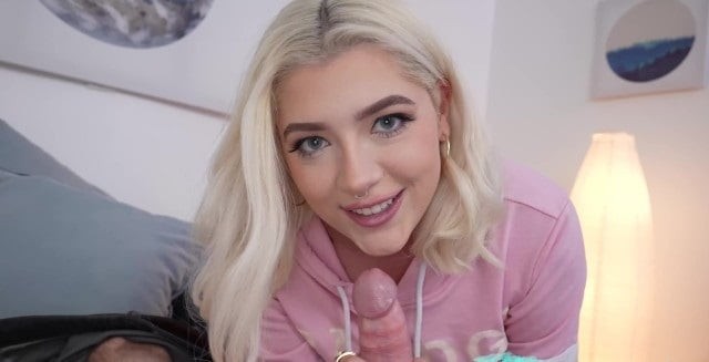 Chị gái hàng xóm xinh đẹp bú cu bự thanh niên lên đinh cực đã